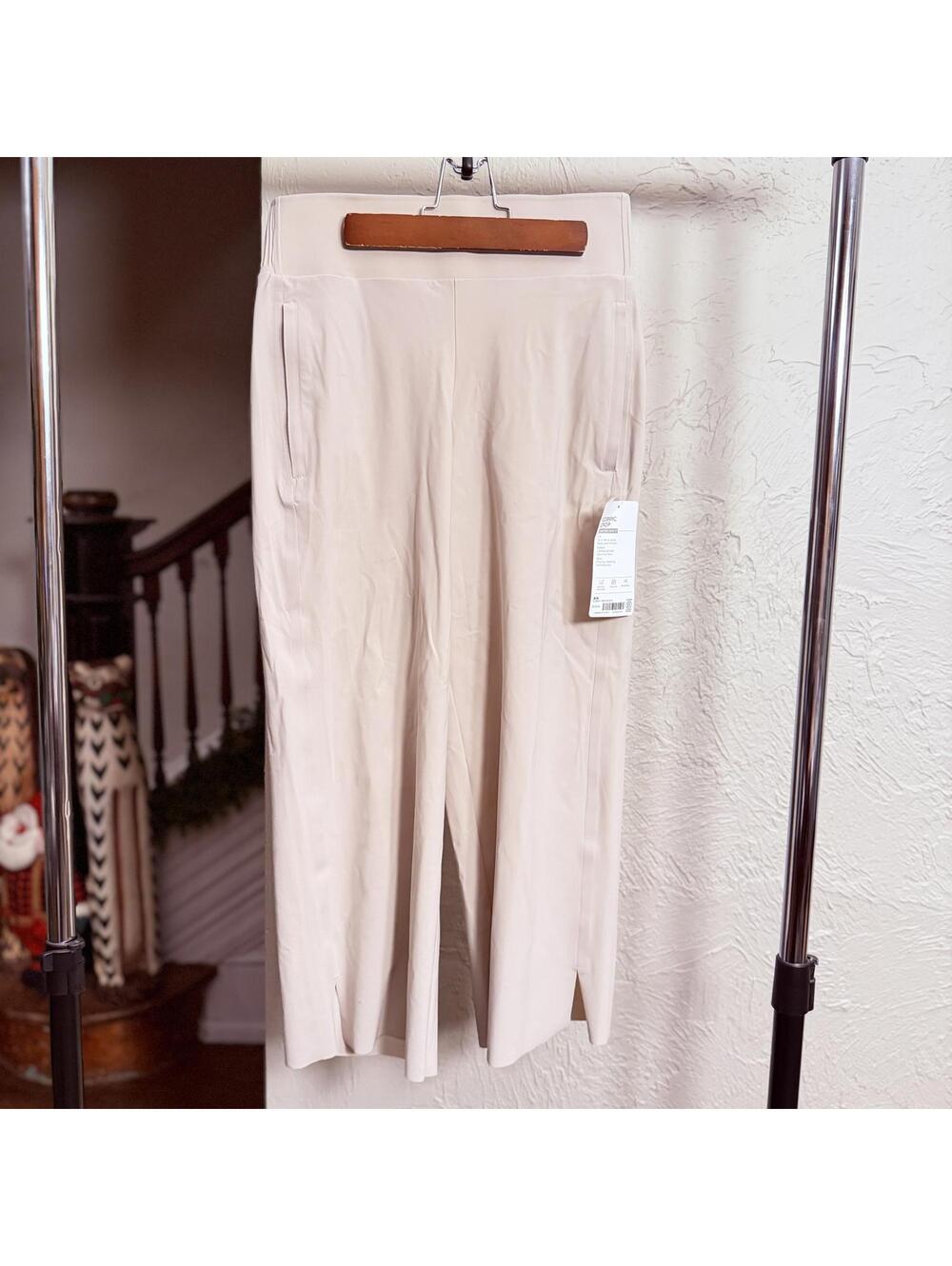 Athleta Cosmic Crop Women's Cropped Pants Brand New XS